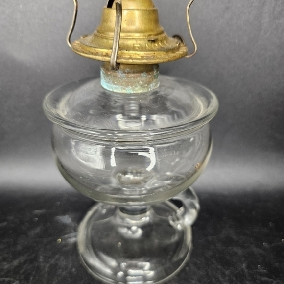 Vintage/antique 19th century finger loop whale oil lamp - Picture 2 of 4